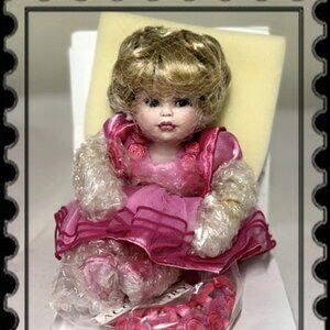 💥Marie Osmond Tiny Tots Doll Friendship Rose Buds On Dress NEW IN BOX💥